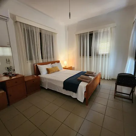 Serena Vacation Holiday home Pomos